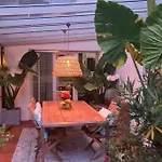 Exklusive Mit Herrlicher Terrasse Und Garten דירה